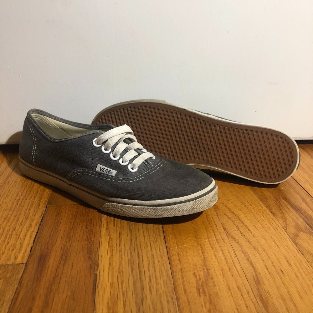 Vans Laced Canvas Sneaker | M: 6 | W: 7.5